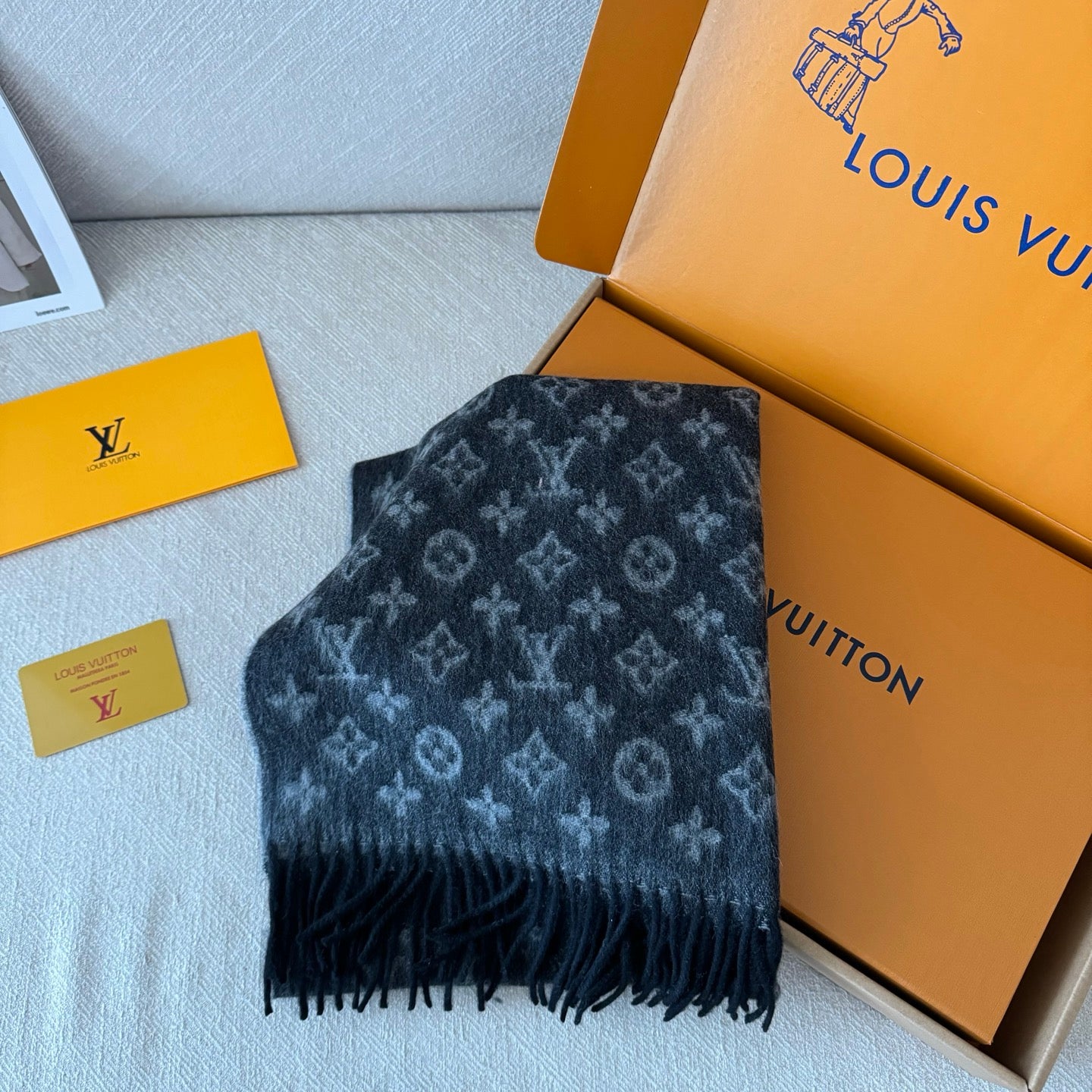 LOUIS VUITTON Monogram scarf
