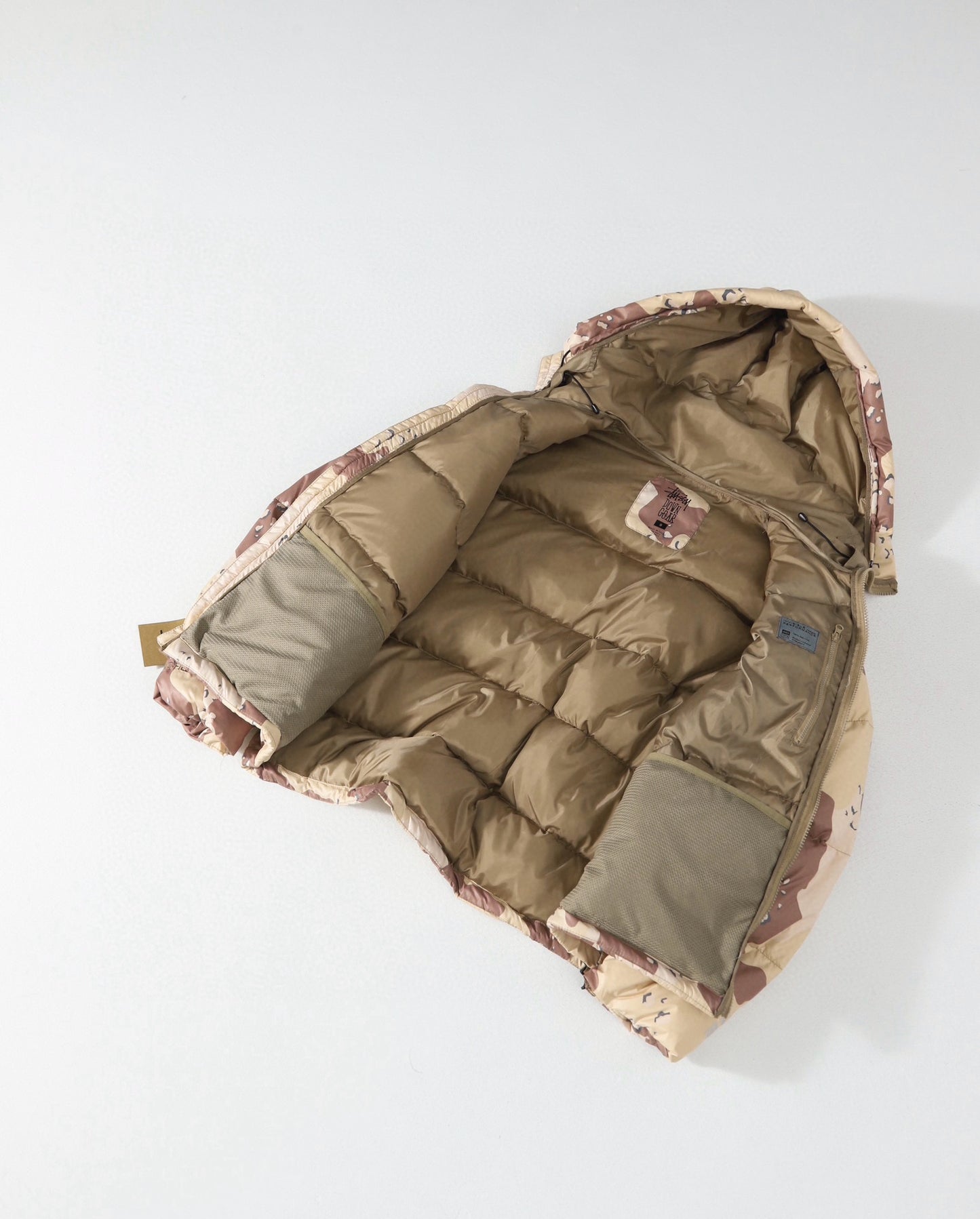 스투시 카모 립스탑 다운 파카 카키